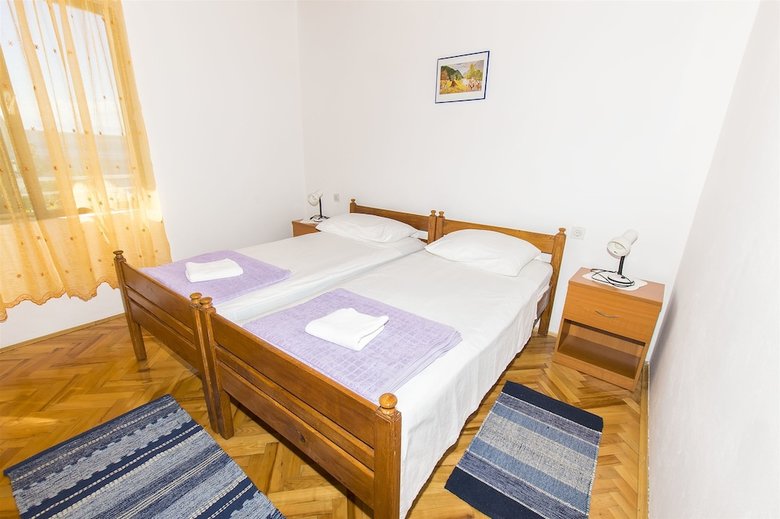 Apartment And Rooms Tina