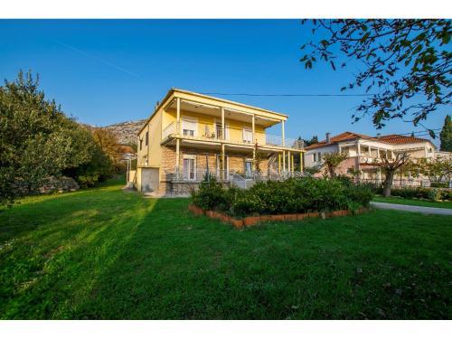 Apartment In Starigrad-paklenica 6859