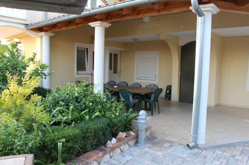 Apartment In Starigrad-paklenica 6786