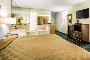Hotel Rodeway Inn & Suites
