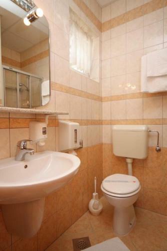 Hostal Triple Room Starigrad 3333f