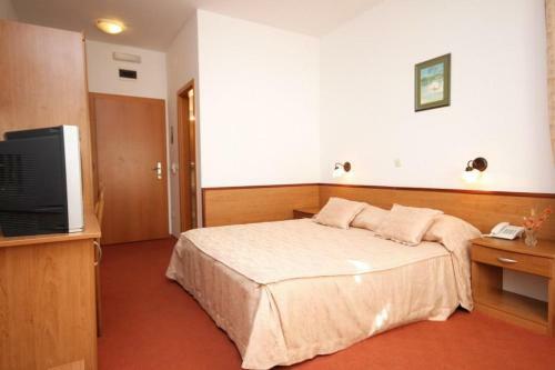 Hostal Rooms By The Sea Starigrad (Paklenica) - 3333