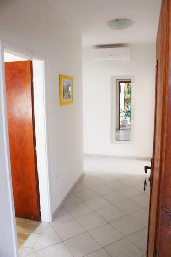 Apartment In Starigrad-paklenica 6784