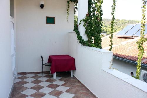 Apartments By The Sea Stomorska (Solta) - 5239