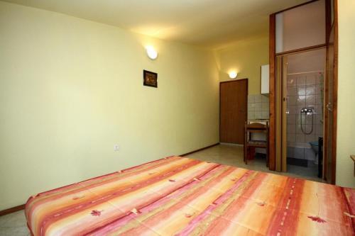Apartments By The Sea Stomorska (Solta) - 5239