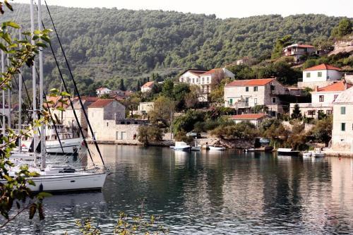 Apartments By The Sea Stomorska (Solta) - 781