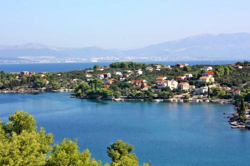 Apartment Necujam 13726d