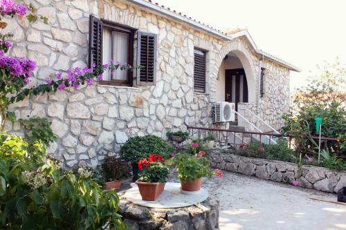 Apartment Necujam 5208b