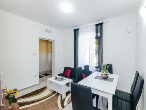 Three-bedroom Holiday Home In Ston