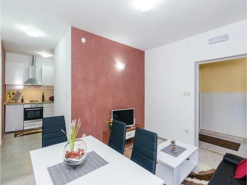 Three-bedroom Holiday Home In Ston
