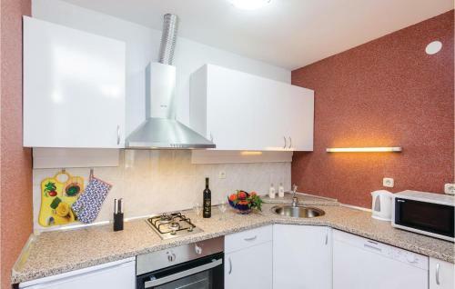 Three-bedroom Holiday Home In Ston