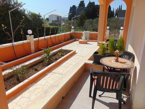 Apartments By The Sea Sucuraj (Hvar) - 11228