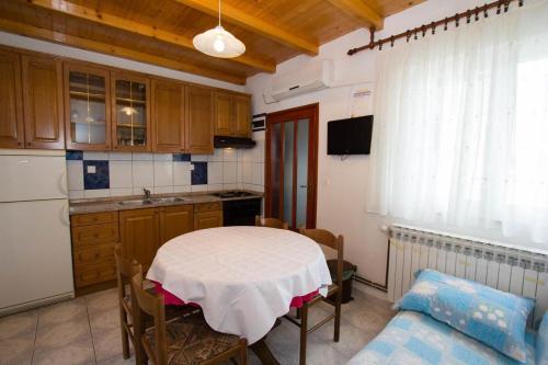 Apartments By The Sea Sucuraj (Hvar) - 566