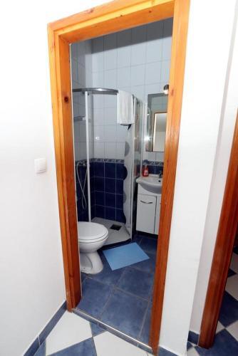 Apartments By The Sea Sucuraj (Hvar) - 3589