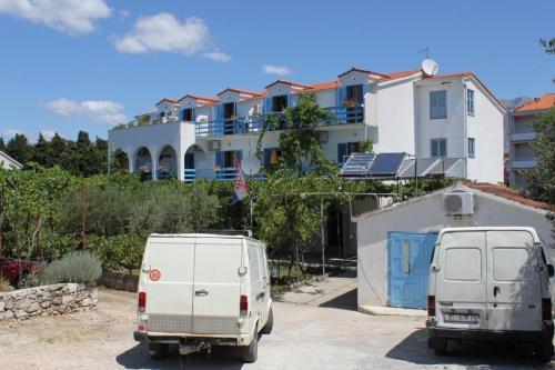 Apartments By The Sea Sucuraj (Hvar) - 3589