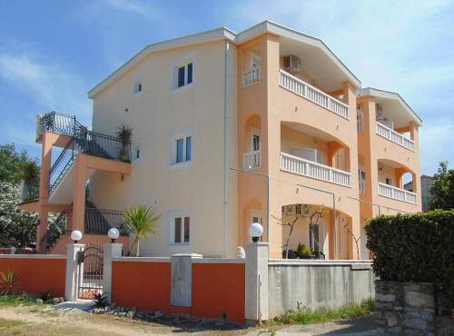 Apartment Sucuraj 11228d