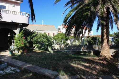 Apartments By The Sea Sucuraj (Hvar) - 5680