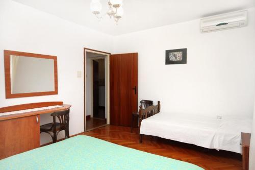Apartments By The Sea Sucuraj (Hvar) - 6732