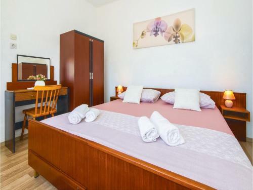 Two-bedroom Holiday Home In Sumartin