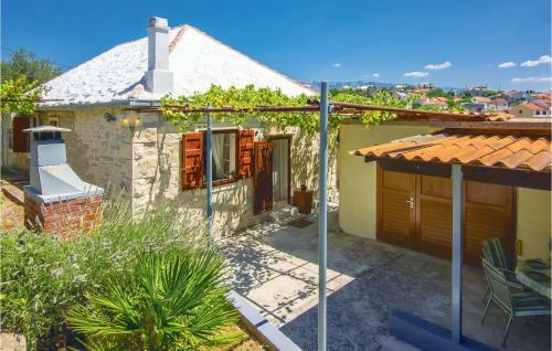 Two-bedroom Holiday Home In Sumartin