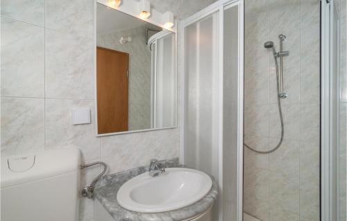 Three-bedroom Apartment In Supetar