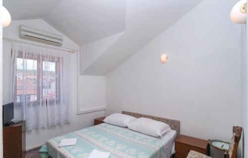 Three-bedroom Apartment In Supetar
