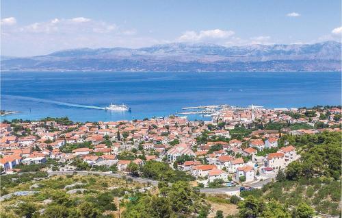 Three-bedroom Apartment In Supetar