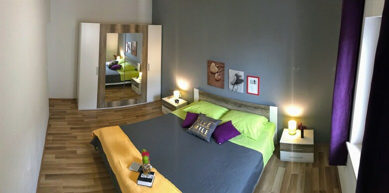 Apartment Dot Deluxe
