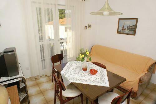 Apartments With A Parking Space Mirca (brac) - 730