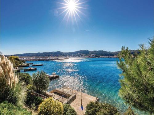 Three-bedroom Apartment In Supetarska Draga