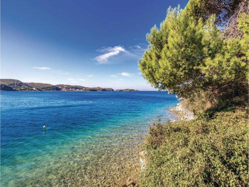 Three-bedroom Apartment In Supetarska Draga