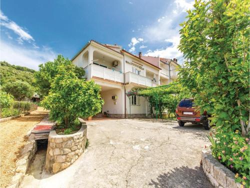 Three-bedroom Apartment In Supetarska Draga