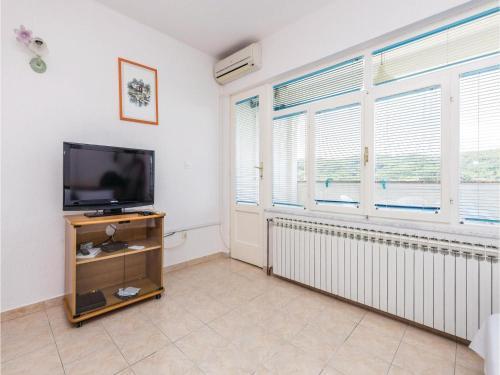 Three-bedroom Apartment In Supetarska Draga