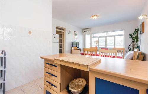 Three-bedroom Apartment In Supetarska Draga