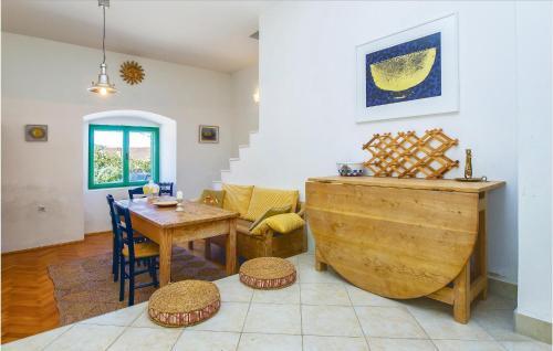 Four-bedroom Holiday Home In Sutivan