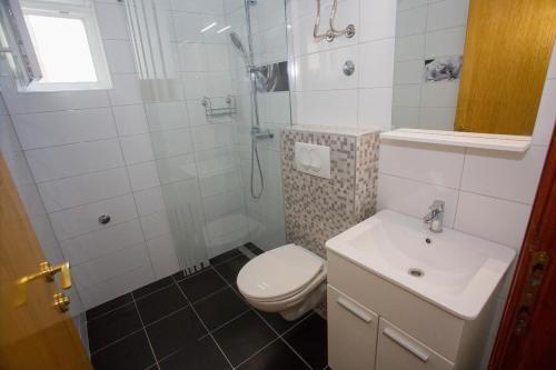 Apartments With A Parking Space Sutivan (brac) - 752