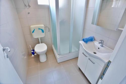 Apartments With A Parking Space Sutivan (brac) - 752