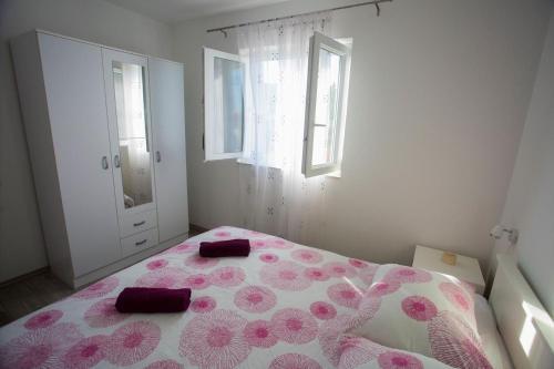 Apartments With A Parking Space Sutivan (brac) - 752
