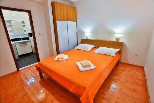 Apartments With A Parking Space Sutivan (brac) - 752
