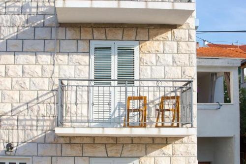 Apartments With A Parking Space Sutivan (brac) - 752