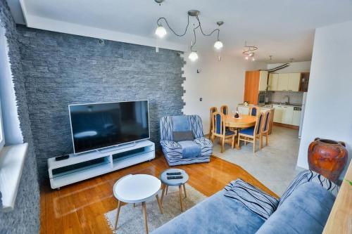 Apartments With A Parking Space Sutivan (brac) - 752