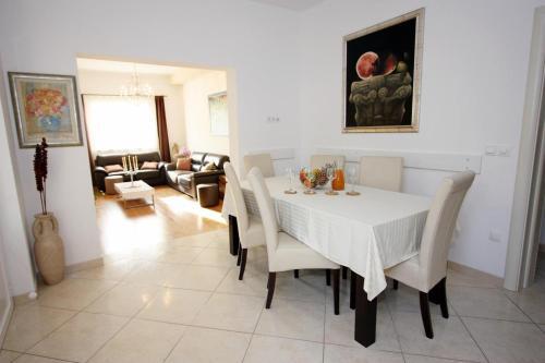 Apartments With A Parking Space Sutivan (brac) - 2842