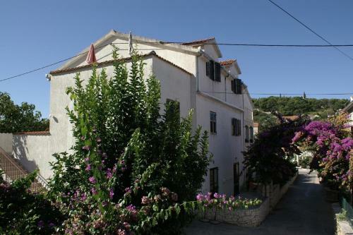 Apartments With A Parking Space Sutivan (brac) - 2842