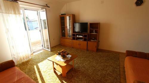 Two-bedroom Apartment In Malinska IV