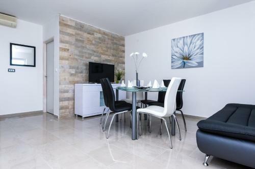 Sea Sound Apartments Rea
