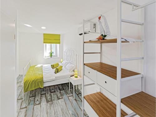 Six-bedroom Holiday Home In Sv.lovrec
