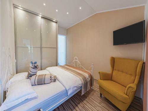 Six-bedroom Holiday Home In Sv.lovrec