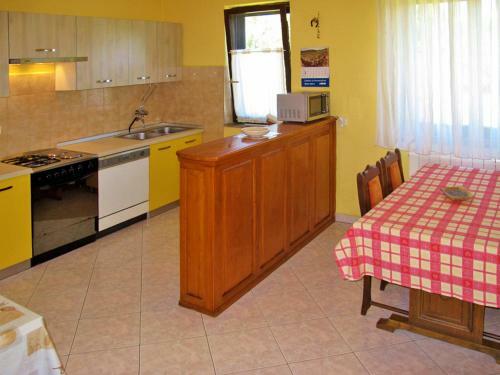 Holiday Home Karla (roj305)