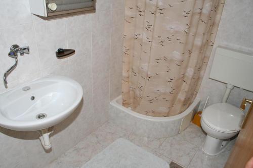 Apartments By The Sea Nemira (Omis) - 2828