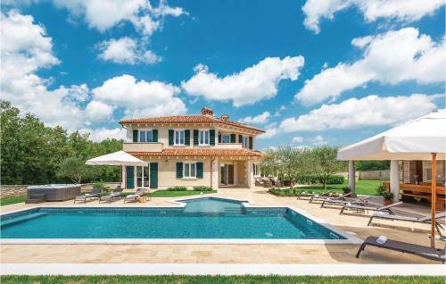 Five-bedroom Holiday Home In Tinjan